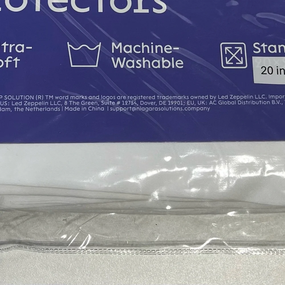 NEW 4 pack 20 in x 26 in (standard size)  White Zippered Pillow Protectors